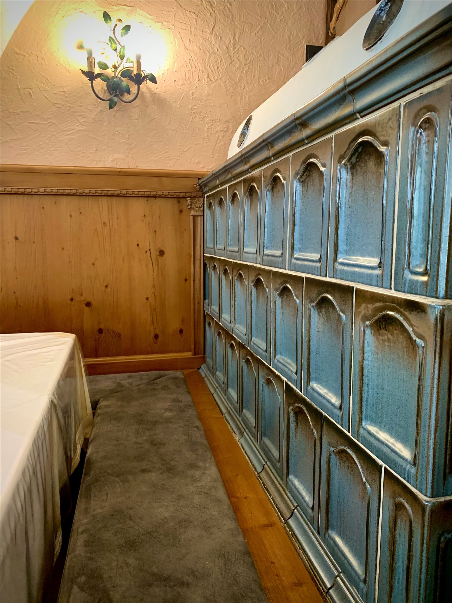Alter Kachelofen im Hotel Goldenes Kreuz